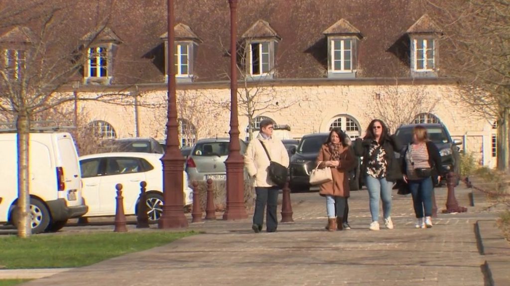 Aide à domicile : le redressement d'une association met en péril ses salariés et ses bénéficiaires
L'inquiétude grandit pour 450 aides à domicile qui interviennent dans la région de Compiègne et de Beauvais. Ces salariés d'une association placée en redressement n'ont pas été payés en janvier, alors que 2 000 personnes dépendent de leurs services.