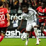 Football : "Impossible de se prononcer sur le pronostic vital" de l'attaquant Alberth Elis, s'inquiètent les Girondins de Bordeaux
L'attaquant hondurien, qui a été victime d'un grave traumatisme crânien lors du match entre Bordeaux et Guingamp samedi, est toujours dans le coma artificiel.