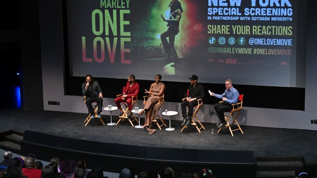 "Bob Marley : One Love" reste en tête du box-office nord-américain
Le biopic de Reinaldo Marcus Green continue de séduire le public américain pour la seconde semaine consécutive. Derrière les mélodies venues de Jamaïque débarque un film d'animation adapté du manga à l'immense succès, "Demon Slayer".