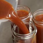 Salon de l’agriculture : le caramel au beurre salé futur médaillé du concours général agricole ?
Depuis cinq ans, Xavier Gicquel travaille sur son caramel au beurre salé en vue de remporter le concours général agricole au Salon de l'agriculture. Un produit 100% breton qui a déjà conquis de nombreux Français.