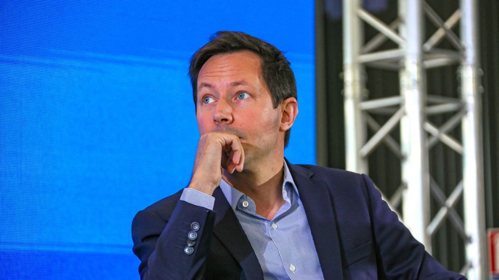 Elections européennes : Céline Imart, céréalière dans le Tarn, sera numéro deux de la liste LR, derrière François-Xavier Bellamy
Porte-parole d'Intercéréales, l'interprofession qui regroupe les producteurs, coopératives et exportateurs de céréales en France, Céline Imart est une agricultrice passée par Sciences Po Paris et l'Essec.