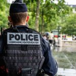 "Beaucoup de policiers ou de gendarmes se plaignent d'un défaut ou d'un manque de formation", selon la Défenseure des Droits
Claire Hédon, Défenseure des Droits dévoile mardi une étude sur l'état d'esprit des forces de l'ordre. Près de la moitié des policiers ou gendarmes ayant répondu de manière volontaire au questionnaire, s'estiment insuffisamment formés en matière de droits des citoyens et de règles de déontologie.