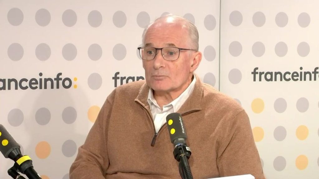 "Lorsque les Tchèques lui demandaient des informations, Gérard Carreyrou allait les chercher", selon l'auteur de "À la solde de Moscou"
Pour Vincent Jauvert, grand reporter, ancien chef du service étranger de "L’Obs", auteur de cet ouvrage, l'ancien patron de l'info de TF1, Gérard Carreyrou a bien collaboré avec la StB, un service de renseignement thèque. Ce n'est pas la seule personnalité mise en cause.