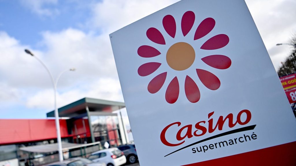 "Au pire, ils sont incompétents..." : avant l'avis de la justice sur Casino, l'inquiétude des syndicats face aux futurs repreneurs
Le tribunal de commerce de Paris doit rendre lundi sa décision sur le plan de sauvetage du groupe qui fait face à de grosses difficultés. Mais les représentants des salariés restent très prudents.