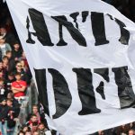Football : face aux protestations de supporters, la Bundesliga abandonne l'arrivée de nouveaux investisseurs dans son capital
Le projet prévoyait la cession de 8% des droits télé des vingt prochaines saisons à un investisseur privé étranger. Il a été enterré mercredi.
