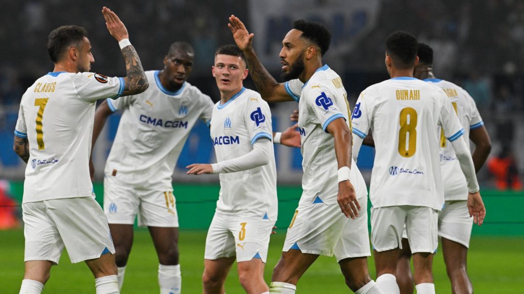 Ligue Europa : l'Olympique de Marseille affrontera Villarreal en huitièmes de finale, Lille face au Sturm Graz en C4
L'OM affrontera le club de son ancien entraîneur Marcelino en huitièmes de finale de la Ligue Europa, à l'issue du tirage au sort réalisé vendredi. Qualifié en huitièmes de finale de la Ligue Europa conférence (C4), Lille a hérité des Autrichiens du Sturm Graz.
