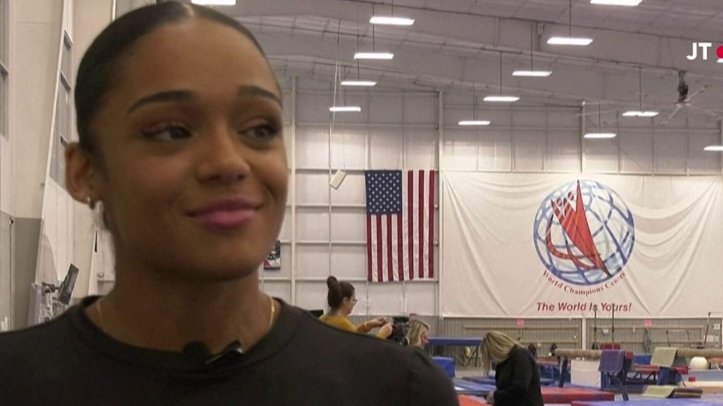 Gymnastique : le rêve américain de Mélanie De Jesus Dos Santos
La gymnaste Mélanie De Jesus Dos Santos est partie s'entraîner aux États-Unis, au Texas, pour être en forme en vue des Jeux olympiques de Paris 2024.