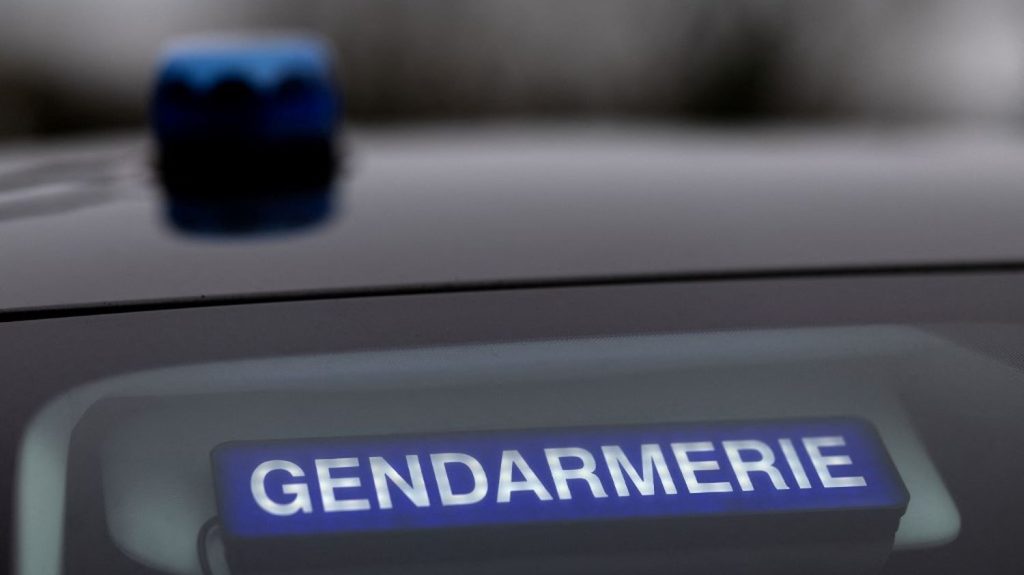 Martinique : un homme de 22 ans placé en détention provisoire après le meurtre de sa petite amie
Le jeune homme a avoué être l'auteur du tir qui a mortellement touché la victime, elle aussi âgée de 22 ans, à Fort-de-France, dans la nuit de mardi à mercredi.