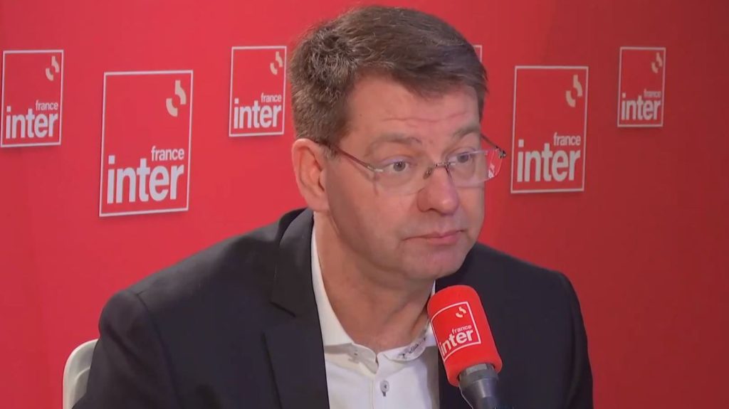 Paris 2024 : le ministre des Transports se dit convaincu "qu'il n'y aura pas de grève" pendant les Jeux
Ce n'est pas "dans la culture ouvrière", assure l'ancien maire de Dunkerque, qui estime que la grève doit uniquement être "l'ultime recours" et pas "le début de la négociation".