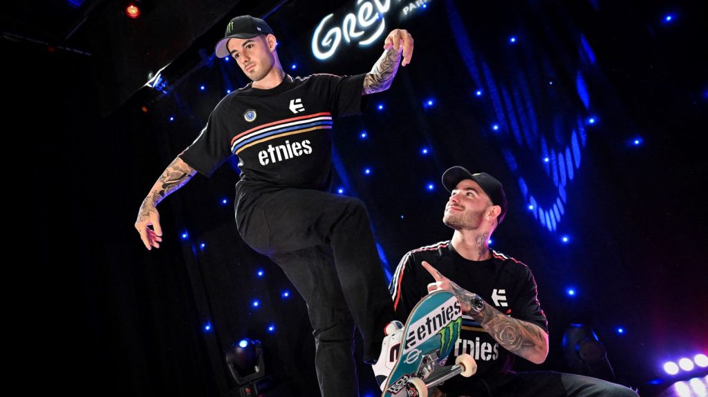 Vidéo
Paris 2024 : le skateur français Aurélien Giraud remporte la Street League à cinq mois des Jeux olympiques
Tout Le Sport a suivi celui qui sera le grand favori de l'épreuve de street dans cinq mois aux Jeux, lors de son intronisation au musée Grévin et pendant la Street League le week-end dernier.
