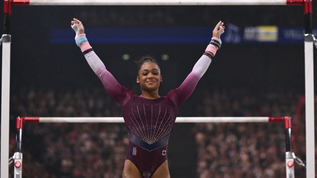 Vidéo
Paris 2024 : le rêve américain de la gymnaste Mélanie De Jesus Dos Santos, qui s'entraîne avec Simone Biles
Déçue par ses performances lors des Jeux olympiques de Tokyo, la gymnaste française est partie se relancer aux Etats-Unis, après six mois sans gymnastique.