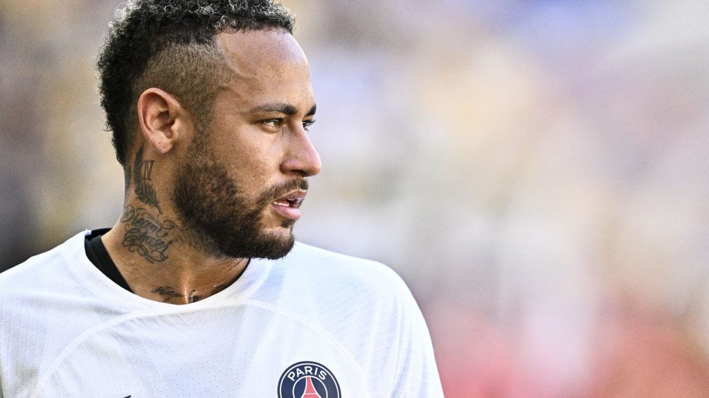 Transfert de Neymar au PSG : le siège du club parisien a été perquisitionné mi-février
Cette perquisition intervient après celle du ministère de l'Économie et des Finances mi-janvier. La justice cherche à savoir si le PSG a obtenu des "avantages fiscaux" lors du transfert de la superstar brésilienne en 2017.