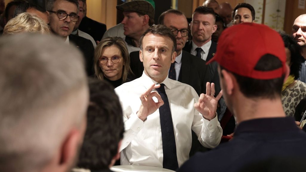 Crise agricole : les prix planchers annoncés par Emmanuel Macron sont "une solution" pour "réguler les prix", estime un ingénieur agronome
Pour l'ingénieur agronome Marc Dufumier, la régulation des prix agricoles est en effet un impératif et une meilleure solution que les subventions.
