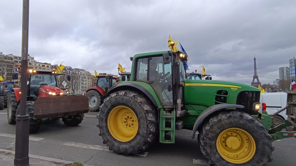 Salon de l'agriculture : "L'erreur, c'est de faire un grand débat", estime Laurent Duplomb, sénateur Les Républicains
Les agriculteurs "en ont marre de la stigmatisation qui est faite, du harcèlement qui est fait par des associations dogmatiques et écologistes", a estimé Laurent Duplomb.
