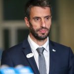 Paris 2024 : Tony Estanguet ne confirme pas le vol d'un ordinateur et de clés USB contenant des plans de sécurisation des JO
Le président du comité d'organisation des Jeux olympiques a réagi dans l'émission "Télématin" sur France 2 à l'information de BFMTV qui a annoncé mardi qu'une sacoche contenant des données les plans de sécurisation des Jeux olympiques a été volée dans un train gare du Nord.