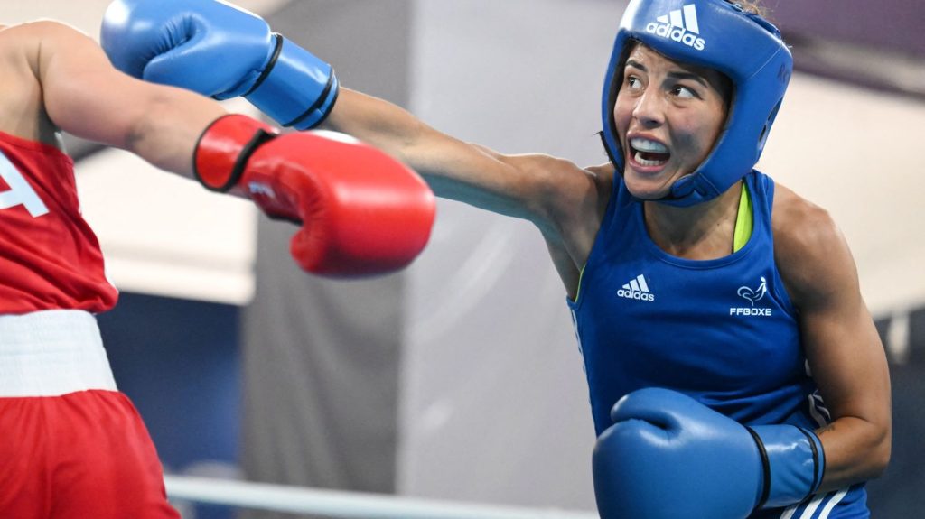 Vidéo
Paris 2024 : le tuto pour tout comprendre à la boxe
La Française Romane Moulai nous explique les règles de la boxe, qui sera au programme des JO de Paris.