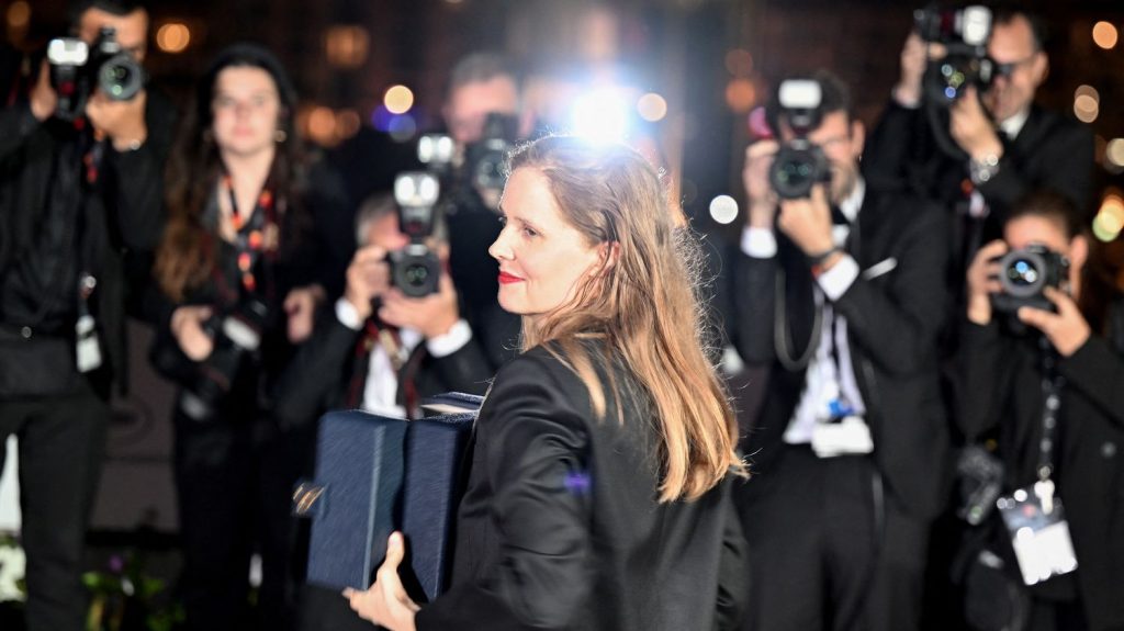 Oscars 2024 : dans les coulisses de la "machine énorme" mise en place par l'équipe d'"Anatomie d'une chute" pour rafler des trophées
Dimanche, la dernière Palme d'or cannoise, réalisée par Justine Triet, sera l'un des films attendus lors de la 96e cérémonie des Oscars, avec pas moins de cinq nominations, dont meilleur film et meilleure réalisation.