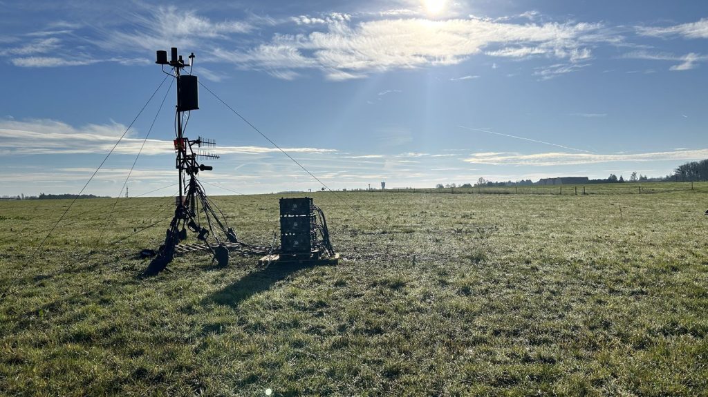 Reportage
"On ne prendra pas de risques" : l'armée de l'Air s'entraîne pour neutraliser d'éventuelles attaques terroristes par drones pendant Paris 2024
Les autorités prennent très au sérieux les potentielles attaques terroristes par drones pendant les Jeux olympiques 2024. Des exercices grandeur nature sont organisés avec l'armée de l'Air.