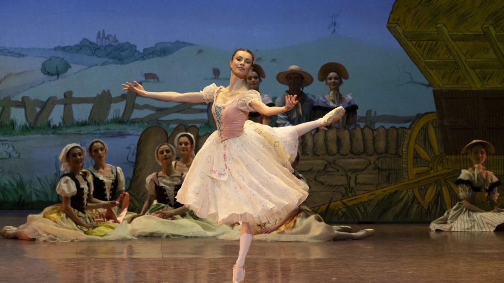 Bleuenn Battistoni nommée nouvelle danseuse étoile de l'Opéra de Paris
La danseuse a été nommée mardi, par José Martinez, directeur de la danse à l’issue d’une représentation de "La Fille mal gardée" de Frederick Ashton.