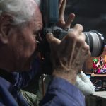 Le photographe Yann Arthus-Bertrand passe par la Corse pour son projet qui donne un visage à la diversité française
Le célèbre photographe poursuit son tour de France avec un sujet central visant à répondre à la question : "Qu’est-ce qu’être Français ? ". 15 000 personnes se sont déjà prêtées au jeu. Il a fait escale à Ajaccio pour photographier les Corses d'aujourd'hui.