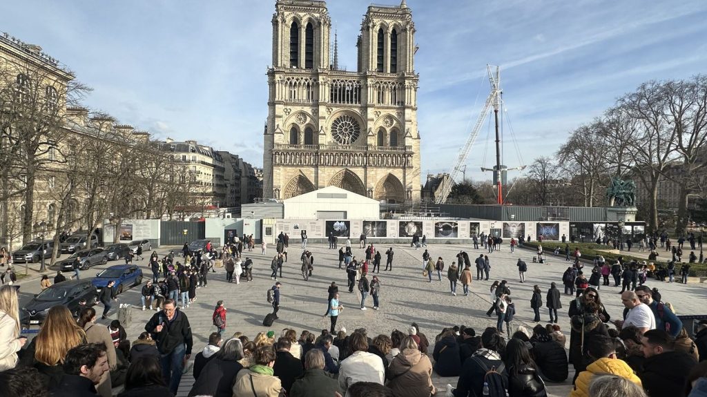 Tourisme : Jeux olympiques et paralympiques, réouverture de la cathédrale Notre-Dame de Paris... l'année 2024 promet d’être exceptionnelle
La France va selon toutes vraisemblances conforter, cette année, sa place de première destination touristique mondiale.