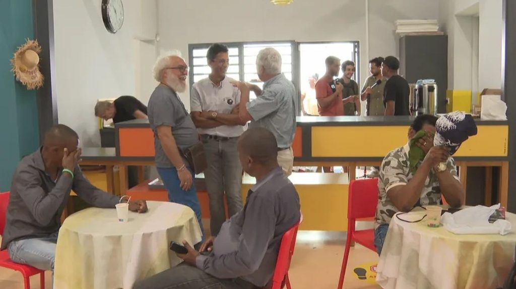 Lutte contre la précarité : la boutique de la solidarité Abbé Pierre à La Réunion fête ses 30 ans
La boutique solidarité de la fondation Abbé Pierre de la Réunion croule sous les demandes. Elle doit faire face à un afflux de visiteurs, de plus en plus jeunes. Inflation oblige...
