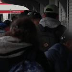Immigration : une dizaine de villes françaises accueillent des sans-abris venus d’Île-de-France
Des cars avec à leur bord des migrants et des sans-abris sont arrivés à Orléans en provenance de Paris, ce qui a provoqué un coup de colère du maire.