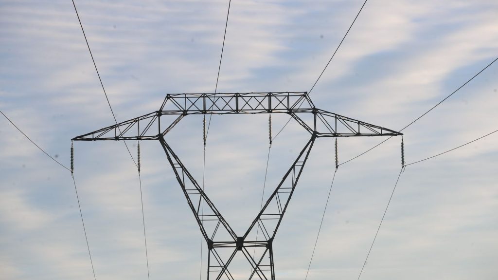 Un agent d'Enedis mort alors qu'il intervenait sur une ligne à haute tension en Gironde, un autre gravement brûlé
Ils intervenaient sur une ligne à haute tension à Bernos-Beaulac, dans le sud du département.