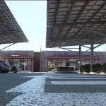 Aveyron : un homme décède après une agression sur un parking
Un homme de 45 ans a perdu la vie après une agression à l'arme blanche sur un parking d'un supermarché à Onet-le-Château (Aveyron) dans la soirée du dimanche 17 mars, après une altercation sur le parking, sous les yeux de la femme et de l'enfant de la victime.