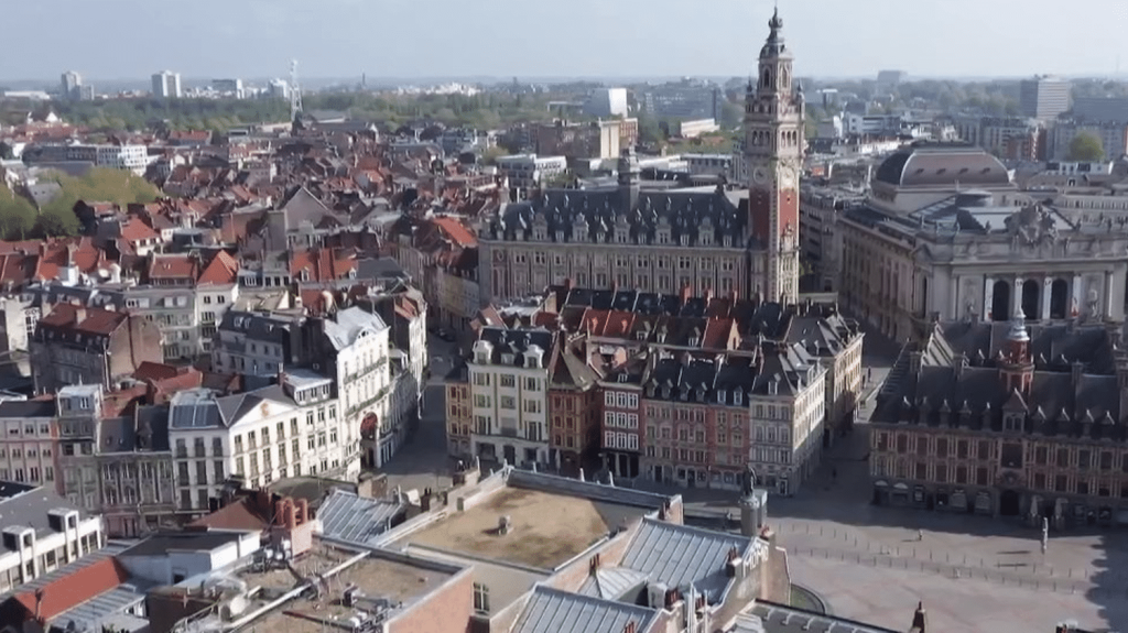 Lille : une mesure choc pour limiter les Airbnb
À Lille, dans le Nord, dès le 1er avril, pour louer sa résidence secondaire sur Airbnb, il faudra proposer un logement équivalent dans la même zone, de type bureau ou local commercial, transformé en logement longue durée. Une mesure prise pour réguler le marché des meublés de tourisme.