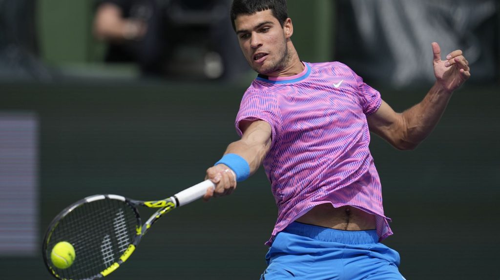 Indian Wells : Carlos Alcaraz, Jannik Sinner et Stefanos Tsitsipas expéditifs, Iga Swiatek revancharde
Les têtes d'affiche ont tenu leur rang, dimanche, pour se qualifier en huitièmes de finale du tournoi californien.