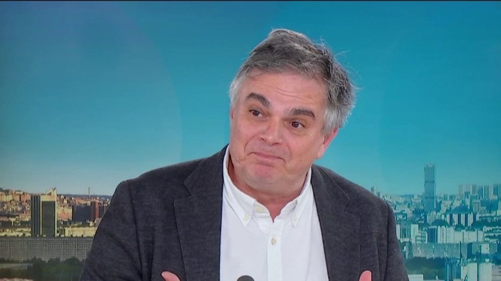 Littérature : pour Alexandre Jardin, auteur de "Faire lire pour les nuls", la lecture est "un grand médicament"
L'écrivain Alexandre Jardin est l'invité du 12/13 info, mardi 12 mars, à l'occasion du quart d'heure de lecture national. Une initiative qu'il soutient en tant que fervent partisan des bienfaits de la lecture.