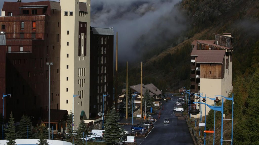 Alpes-Maritimes : la route qui mène aux stations Isola 2000 et Auron, coupée temporairement suite à un éboulement, a rouvert
La route métropolitaine, qui permet d'accéder à ces deux stations de ski, avait été fermée samedi matin.