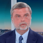 Menace d'attentat contre des lycées franciliens : "On est, à mon avis, assez loin d'une menace terroriste", selon un ancien directeur de la police judiciaire de Paris
Invités du 19/20 info, jeudi 21 mars, Dieynaba Diop, enseignante et porte-parole du Parti socialiste, et Christian Flaesch, ancien directeur de la police judiciaire de Paris, reviennent sur les menaces d'attentat qui ont visé des établissements scolaires franciliens.