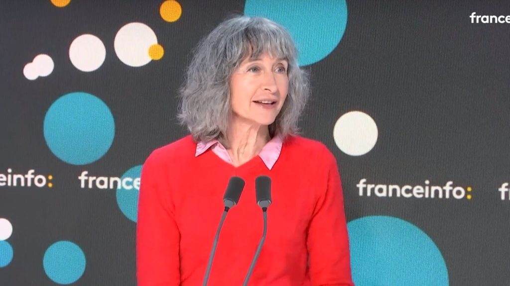 "Quand on est libre ou quand on a envie d'être libre, on déçoit" : Anne Brochet se dévoile dans son livre "L'Armoire de vies"
Tous les jours, une personnalité s'invite dans le monde d'Élodie Suigo. Jeudi 28 mars 2024 : la comédienne et écrivaine, Anne Brochet. Elle publie un sixième ouvrage, "L'Armoire de vies", aux éditions Albin Michel.