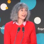 "Quand on est libre ou quand on a envie d'être libre, on déçoit" : Anne Brochet se dévoile dans son livre "L'Armoire de vies"
Tous les jours, une personnalité s'invite dans le monde d'Élodie Suigo. Jeudi 28 mars 2024 : la comédienne et écrivaine, Anne Brochet. Elle publie un sixième ouvrage, "L'Armoire de vies", aux éditions Albin Michel.