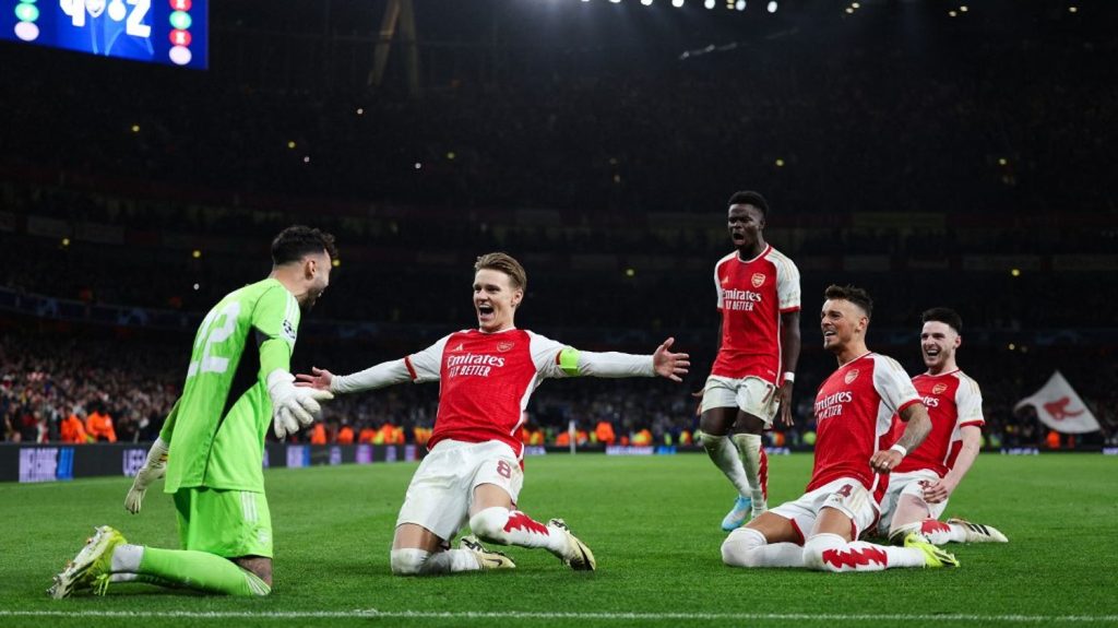 Ligue des champions : Arsenal vient à bout de Porto aux tirs au but et rejoint les quarts de finale
Battus à l'aller, les Londoniens ont refait leur retard en première période, mardi, avant d'attendre la séance de tirs au but pour définitivement faire la différence.