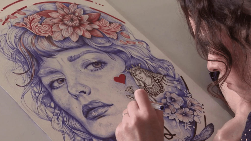 Haut-Rhin : pour ses tableaux, une artiste remplace le pinceau par le stylo
Dans le Haut-Rhin, l'artiste Amandine Lefèbvre réalise des tableaux au stylo. Les portraits de femmes constituent son sujet de prédilection. Reportage.