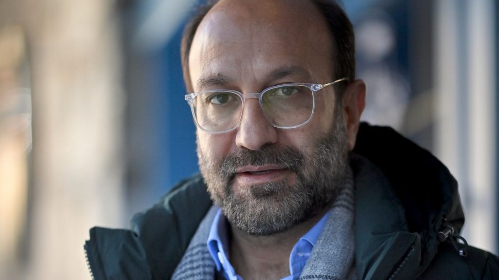 Le cinéaste iranien Asghar Farhadi, poursuivi pour plagiat à Téhéran par une ancienne élève, a été blanchi
Âgé de 51 ans, le célèbre réalisateur d'"Une séparation" (2011) oscarisé à deux reprises, faisait l'objet d'accusations de plagiat pour son film "Un héros", pour lequel il a obtenu le Grand Prix du festival de Cannes en 2021.