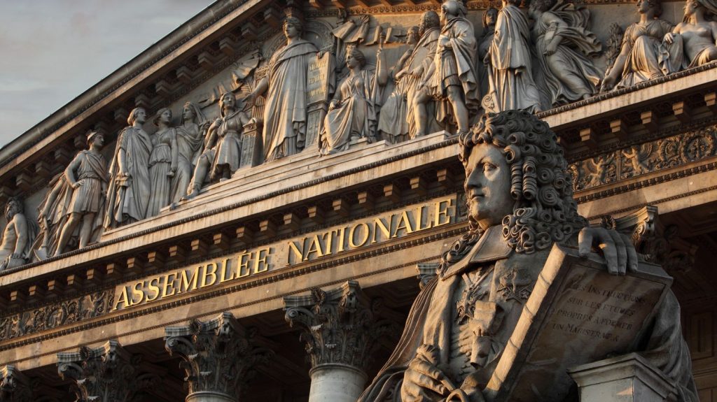 Non-cumul des mandats : le groupe Horizons a-t-il des chances de faire adopter sa proposition d'assouplissement ?
Le groupe Horizons est à l'origine d'une proposition de loi pour assouplir la règle de 2014 qui régit le non-cumul des mandats.