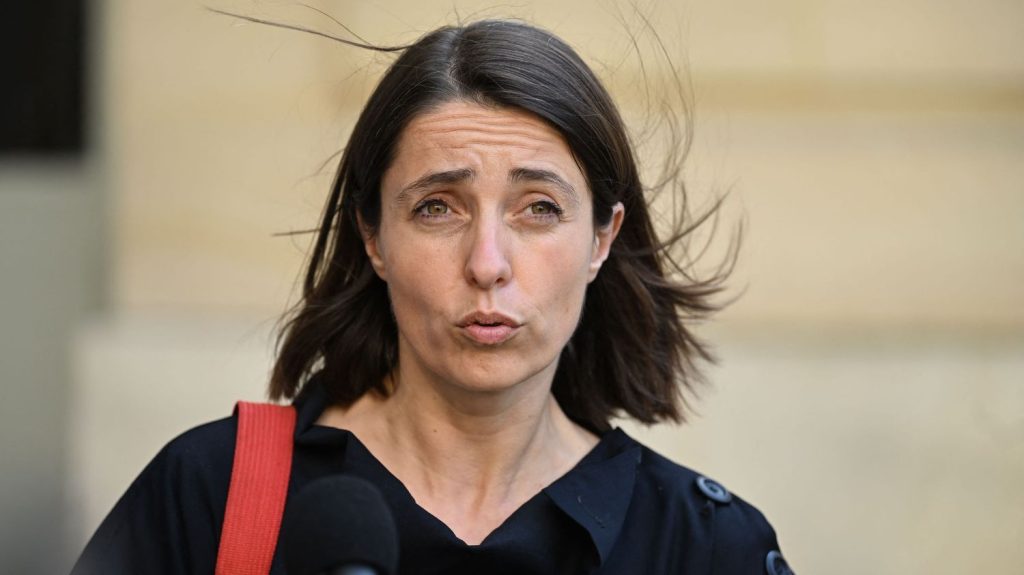 Assurance chômage : "Pas besoin de faire de séminaire gouvernemental pour 'brainstormer'", réplique la patronne de la CGT à Gabriel Attal
Le gouvernement organise un séminaire autour du travail mercredi matin, décliné autour de l'incitation à la reprise d’emploi, la désmicardisation et une réflexion collective sur les nouvelles formes de travail.