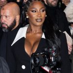 Une enquête a été ouverte après des publications racistes visant la chanteuse Aya Nakamura
La chanteuse fait l'objet de nombreuses attaques racistes depuis l'évocation de sa possible participation à la cérémonie d'ouverture des JO de Paris.