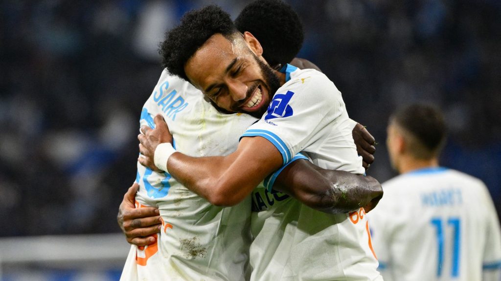 Ligue 1 : "C'est la personne qui nous fait bien jouer", comment Aubameyang a conquis Gasset et l'OM
Après un début de saison marqué par son manque d’efficacité, Pierre-Emerick Aubameyang enchaîne les buts avec l’OM, qui rencontre Rennes dimanche.
