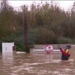 Climat : le prix des assurances augmente avec la fréquence des catastrophes climatiques
Pour la seule année 2023, le coût des catastrophes climatiques en France s'est élevé à 6,5 milliards d'euros, avec notamment les inondations dans le Nord, qui ont fait 40 000 sinistrés.
