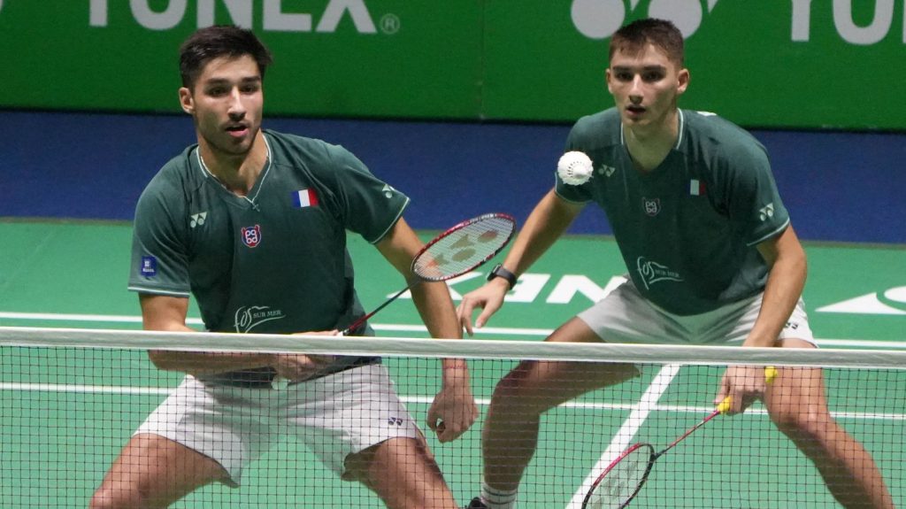 Vidéo
Badminton : les Français Toma et Christo Popov, deux frères pour une place aux Jeux olympiques de Paris 2024
Les frères Popov, meilleurs joueurs tricolores de badminton, sont en concurrence pour la seule place française aux Jeux olympiques de Paris 2024.