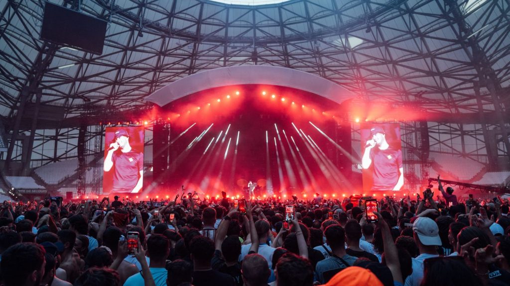 Warner, intéressé par le label musical Believe, invité à déposer une offre formelle
Spécialisée dans l'accompagnement d'artistes et de labels indépendants, l'entreprise Believe demande à Warner Music Group, qui a montré son intérêt pour en prendre le contrôle, de déposer une offre formelle d'ici au 7 avril.