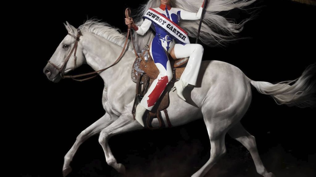 Podcast
Beyoncé défend la country noire, fin de la trêve hivernale et le boss Léon Marchand : ça dit quoi ce 29 mars ?
Ce vendredi 29 mars, Beyoncé sort son nouvel album "Cowboy Carter" qui veut redonner leur place aux noirs dans la country, c'est bientôt la fin de la trêve hivernale et, aux États-Unis, Léon Marchand écrase le championnat universitaire de natation.