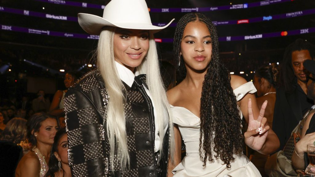 "Tout ce qu'elle touche, elle le transforme" : l'incursion inattendue et symbolique de Beyoncé dans la country avec "Cowboy Carter", son nouvel album
La chanteuse, davantage associée au R&B et à la pop, embrasse ce style musical très populaire aux Etats-Unis, mais plus méconnu dans le reste du monde, après une première incursion qui avait entraîné des réactions parfois hostiles et racistes.