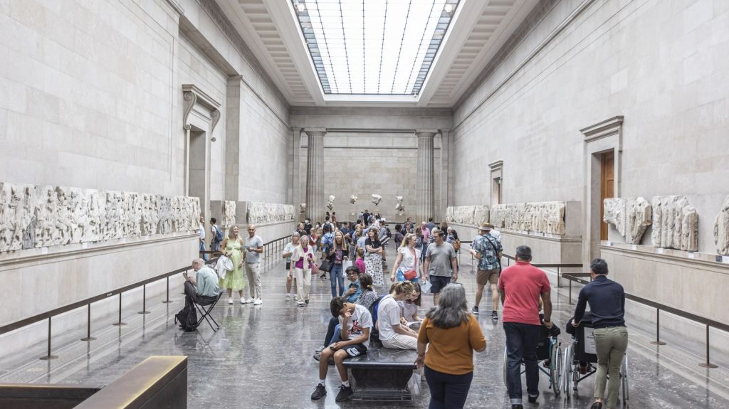 "On vient ici, on se régale" : à Londres, le British Museum ne connaît pas la crise
Avec près de six millions d'entrées l'année dernière, le plus célèbre des musées britanniques fait le plein. Il est même l'attraction la plus visitée du Royaume-Uni.