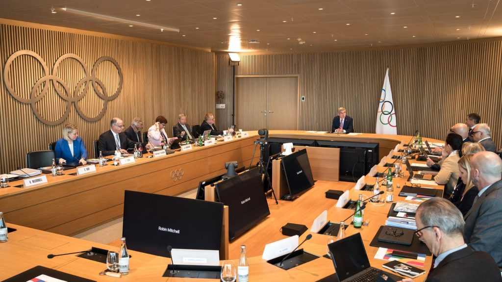 Paris 2024 : le CIO accuse la Russie de "politiser le sport" et condamne l'organisation de ses Jeux de l'amitié en septembre
Le Comité international olympique (CIO) a réaffirmé, mardi, sa position ferme contre la politisation du sport, et notamment la tenue des Jeux de l'amitié, organisés par la Russie, qui devraient se tenir en septembre prochain, puis à Sotchi en 2026.